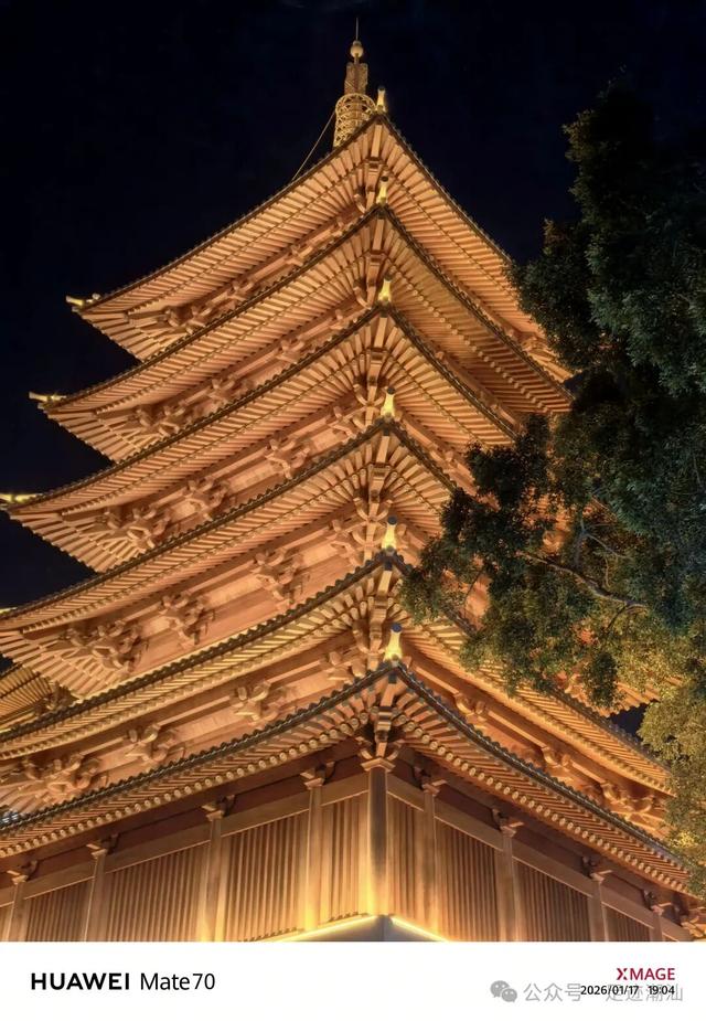 揭阳双峰寺夜景火出圈！鎏金灯光里，梦回大唐盛世
