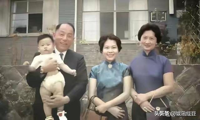 张学良和赵一荻被幽禁的真实彩色照，35岁赵一荻皮肤白皙风韵犹存