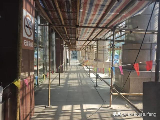 开了28年的钱江小商品市场全是围挡，这是要?