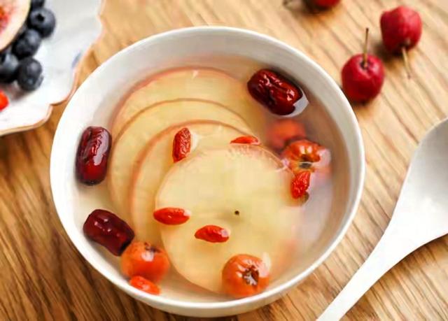 蒸苹果和煮苹果，一个补一个泄，吃对是宝	，吃错伤身