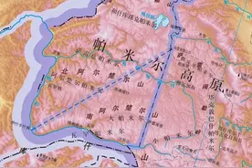 帕米尔高原分为八个帕米尔，古称葱岭，这里在修建中吉乌铁路图片