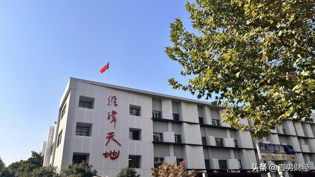 旧厂新生，文创园成了Z世代的“精神防空洞”