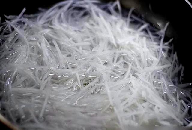 炸素丸子，记住放对“4样”，丸子酥脆不回软，一次炸好不复炸