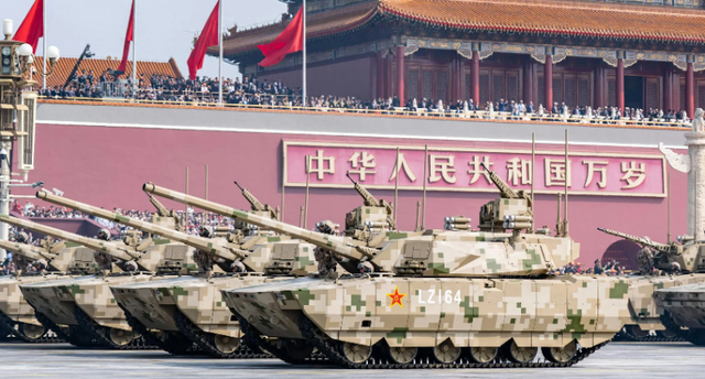 九三阅兵惊鸿一瞥后，100式坦克已交付部队，中国陆军断代领先
