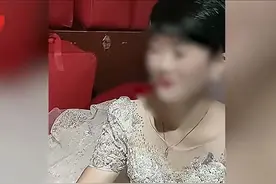 高考刚结束，妈妈就离婚再嫁苦等10年的初恋，女儿态度看哭了！图片