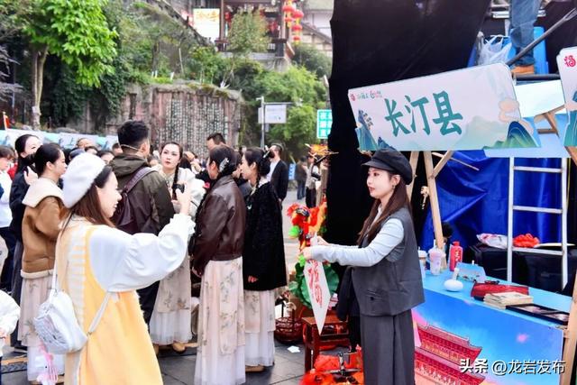 五彩龙岩亮相重庆洪崖洞，“渝见”龙岩“渝悦”之旅~