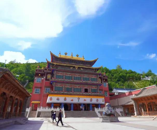 西宁塔尔寺一日游门票价格，旅游攻略，交通路线