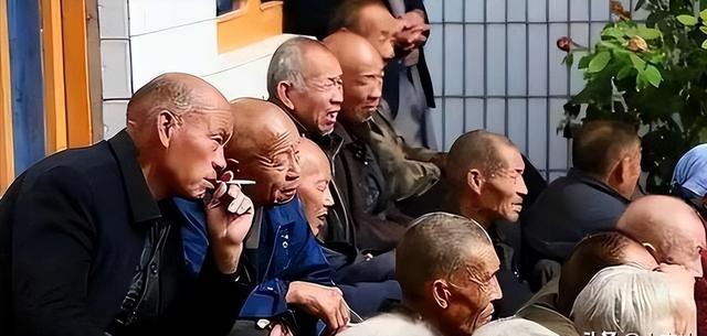 中国将迎人口死亡高峰！22年1041万，23年1100万，去年死亡多少？