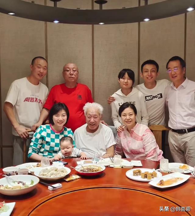 北京老炮切爷去世，年仅六十岁，从厨师混成大哥，年轻妻子很漂亮