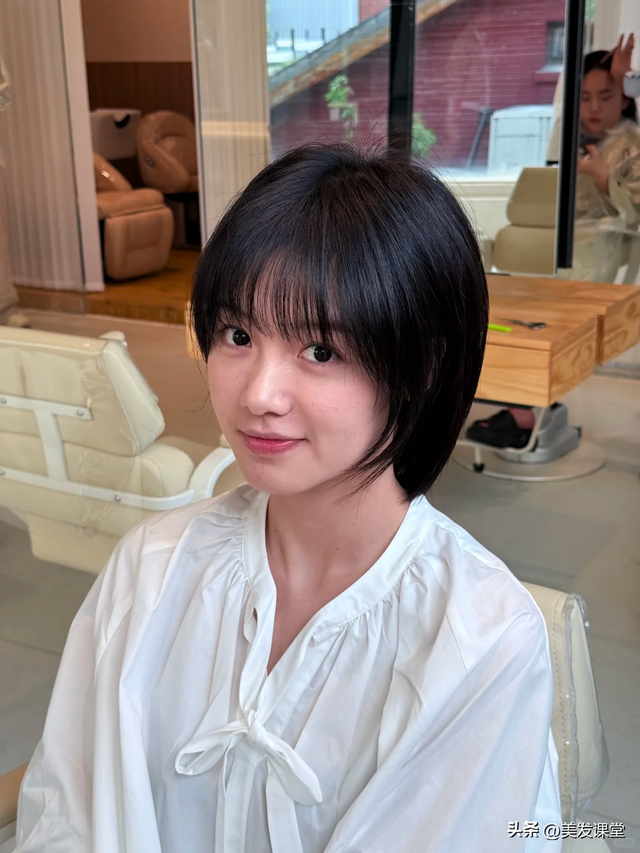 极简贴耳短发｜高级挂耳短发遇到锁骨发，越看越“高级”