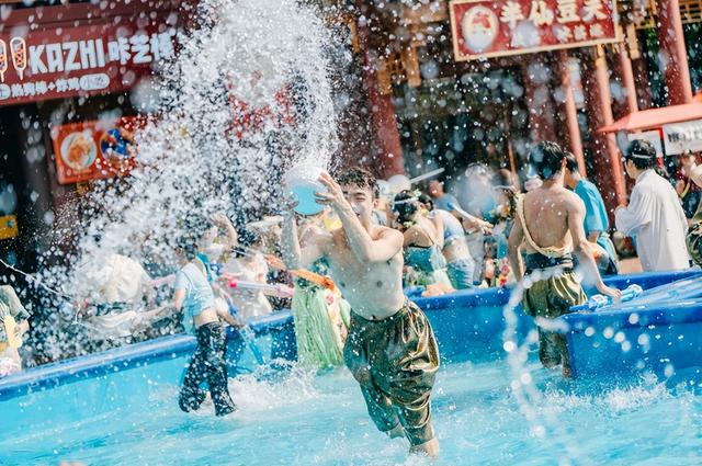 太原方特暑期玩法再升级！“极地冰爽节”酷爽上线