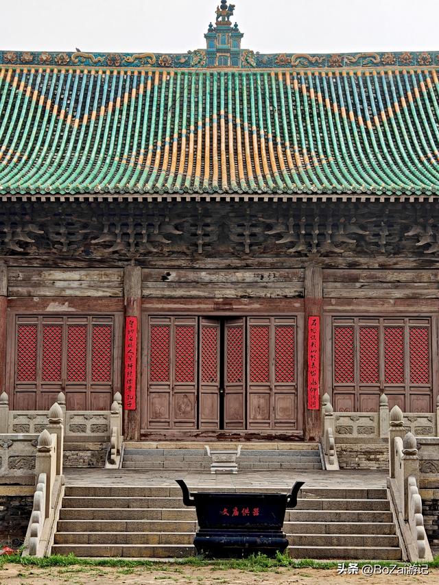 七百年古柏立，琉璃瓦蒙尘，这座文庙惊艳又凄惶