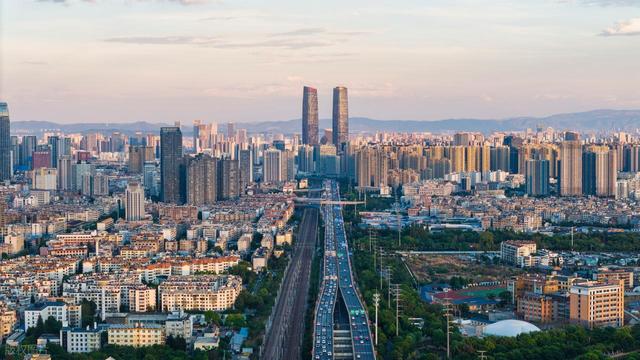 云南唯一的“特大城市”，面积比北京、成都大，人口超过800万