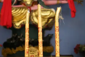 烧香为何一定是三根？每根分别代表什么？传统文化多了解不是坏事图片