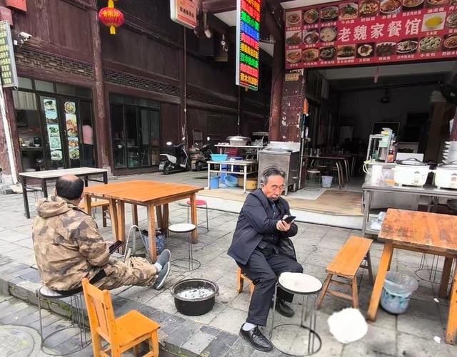 游览汉中市的青木川古镇