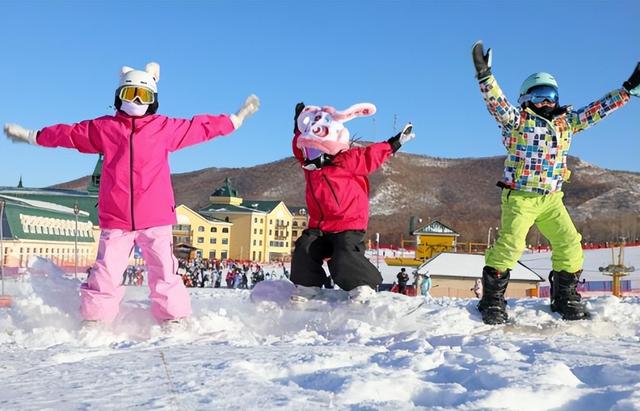雪漫草原燃“雪假” 冰韵欢歌暖客行——呼伦贝尔首个“雪假”激活冬季文旅热潮