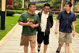 小凤家庭收入曝光，金哥一天，是许多人的一年图片