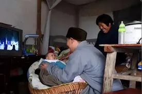 回顾：江苏富豪不要家产选择出家，10年收养了400多个孩子，感人图片