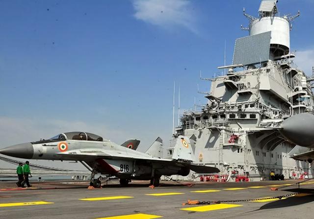 又让张召忠说中了？东拼西凑550亿建的2艘航母，如今彻底成为累赘