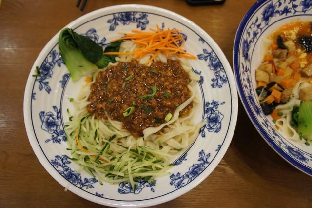 94年暴雨夜，我在山神庙躲雨，一个浑身湿透的女人也跑了进来