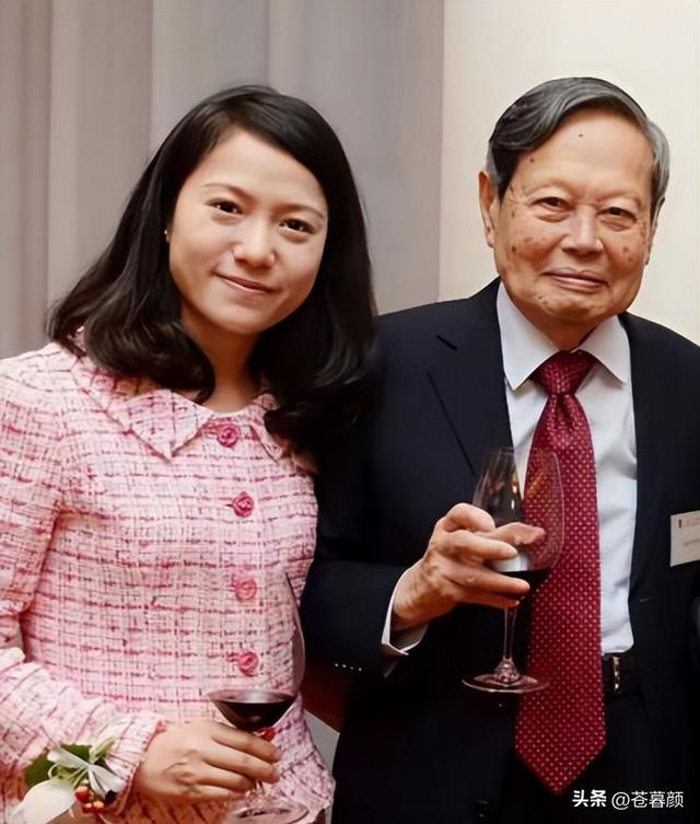 演都不演了！杨振宁去世仅7天	，恶心的一幕出现，结局大快人心