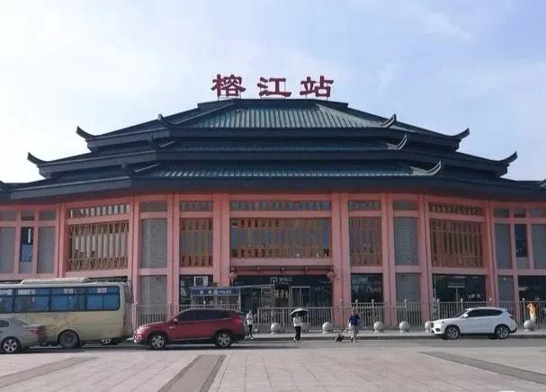 贵州省榕江县在黔东南州，有贵广高铁经过，当地老街叫中河古街