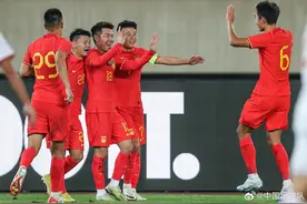 国足2-0复仇越南仍被唱衰，前国脚徐亮称低级失误太多，看不到希望，黄健翔：我们不能继续落后，苟延残喘图片