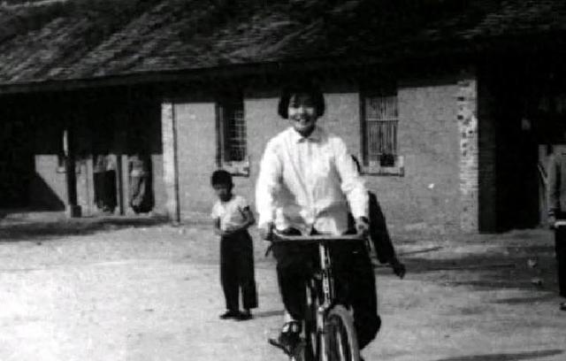 北京知青被迫与青海姑娘分离,35年后当上大官,得知自己儿孙满堂