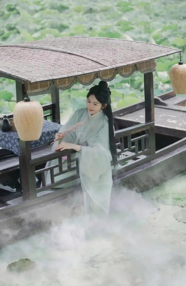 10句“想念你一辈子”爱情诗句，相逢情便深，恨不相逢早