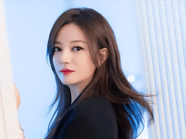 封杀4年后，49岁赵薇又有消息，因胃癌去世传闻 5个月前就真相大白