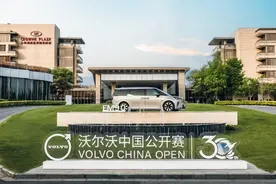 高球赛上的沃尔沃汽车：安全与豪华的典范图片