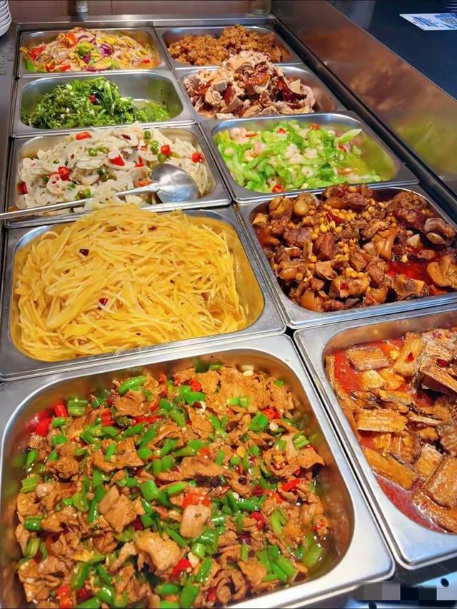 北京下了死命令，2027年底前	，所有中小学必须告别“校外配餐”