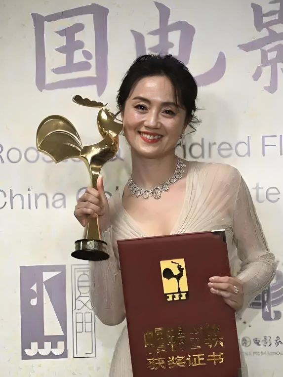 辛柏青丧妻刚满100天，离谱的事就发生了，被撮合娶马伊琍引争议