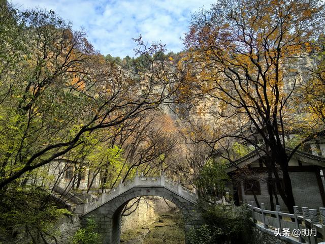 龙洞胜境尤奇崛