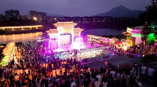太火爆！富阳不少人全家出动，“大半个朋友圈都在”！
