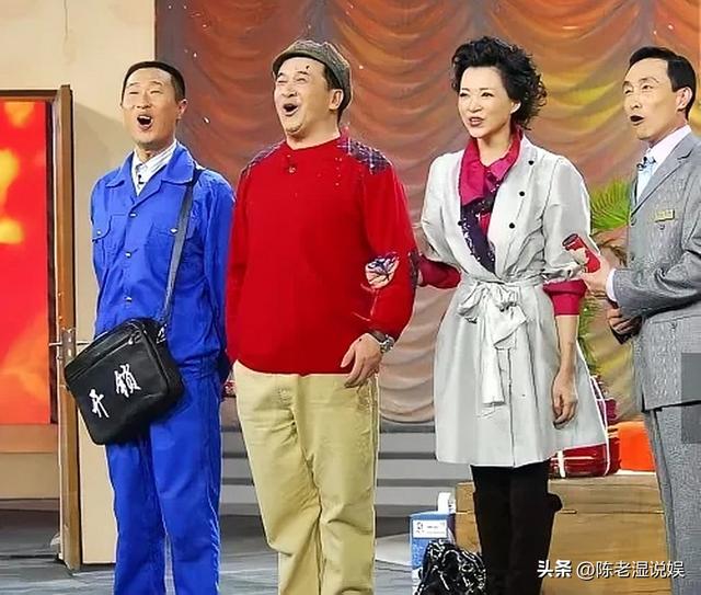 上午被免职，下午被带走，登24年春晚却忽然消失的黄宏如今怎样