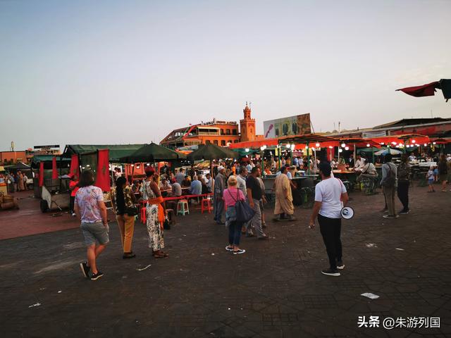 从马拉喀什到菲斯，一场色彩与信仰的穿越之旅