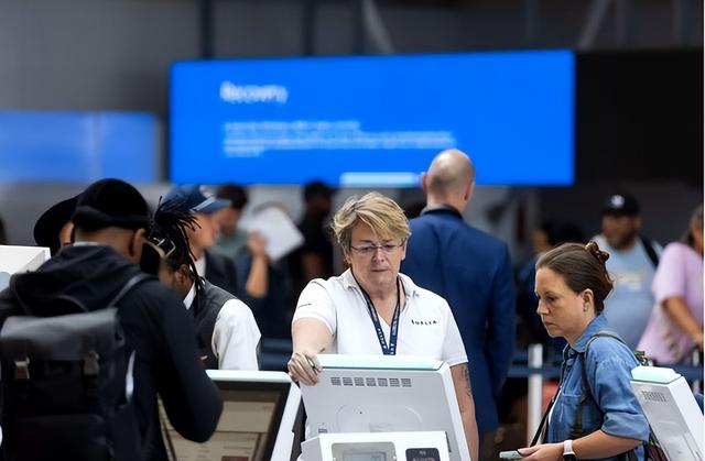 美国科技巨头裁员上万人，AI是挡箭牌，调查显示六成企业未见收益