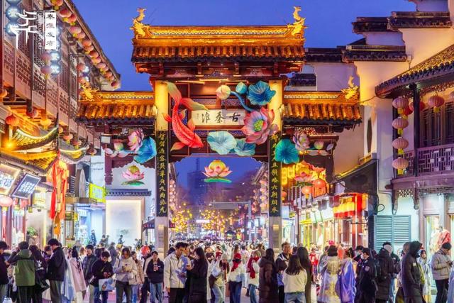 亮灯！马到！这是昨晚的南京