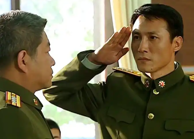 96年妻子考上大学跟我离婚，我伤心去当兵，12年后提干竟意外重逢