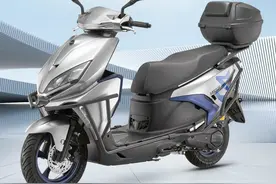 新车｜售8480元，钱江劲150上市，小型平踏板/配6升油箱/原厂尾箱图片