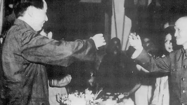 重庆谈判时，蒋介石提出让毛泽东当省长，毛泽东问他：去哪个省？