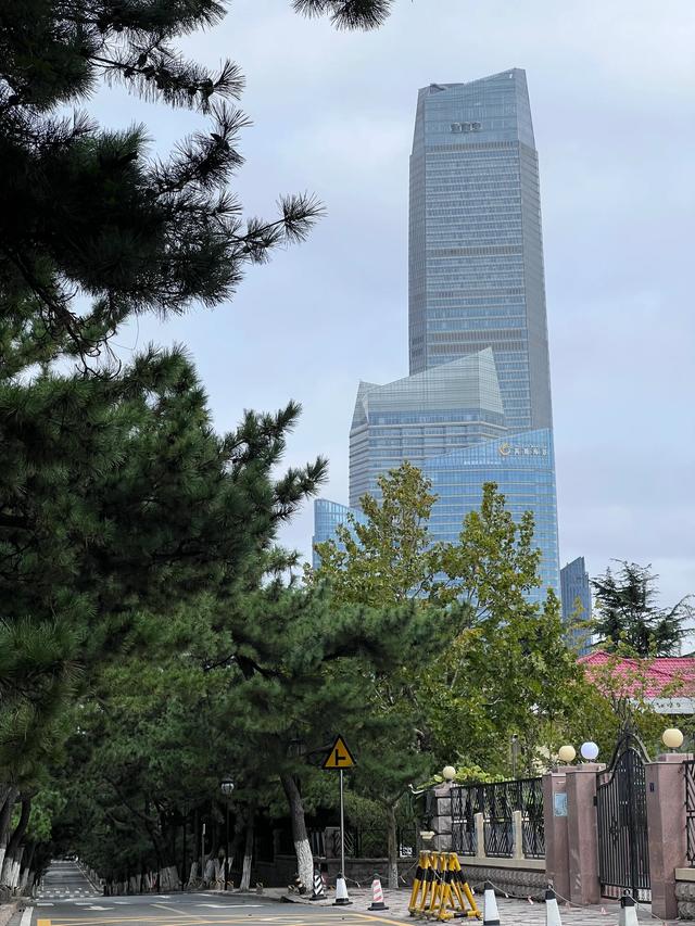 毗邻八大关，无敌海景、欧式建筑、葱郁柏树，这里一处宝藏景区。
