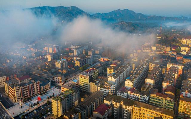 吉安市现有A级景区65家，其中5A级1家，4A级26家 3A级30家 2A级8家