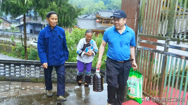 探索湘西奇人，耗资20余年，独自隐居山顶打造世外桃源