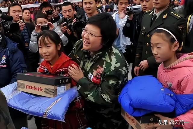 贪污上亿、假慈善？被实名举报的韩红，如今在演唱会上忍不住痛哭