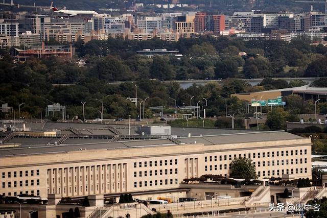 美军报复太狠，特朗普两头为难点火中东，打穿了新门罗主义幻想