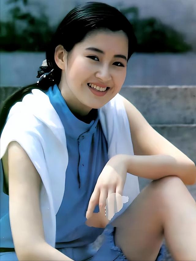 她一生 “风流成性	、老少通吃”，撩汉无数，现如今56岁却依旧单身