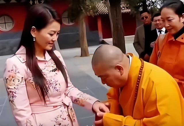 她是央视最惨女主持，男友死刑，丈夫入狱，如今48岁被释永信牵连