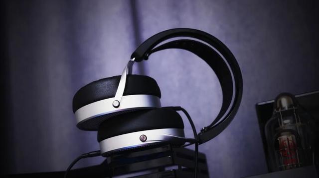 HIFIMAN HE600这款新品平板耳机，它会让我想起这么一位演员……